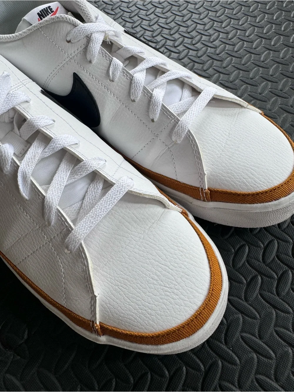 Nike classic low